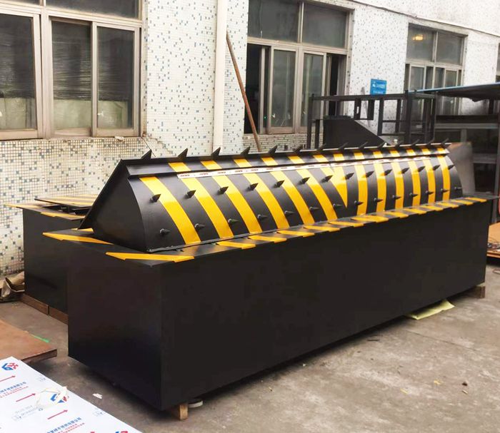 2023 LED flash alert automatic vehicle security barrier anti-terrorist 6M hydraulic road blocker with manual rising function