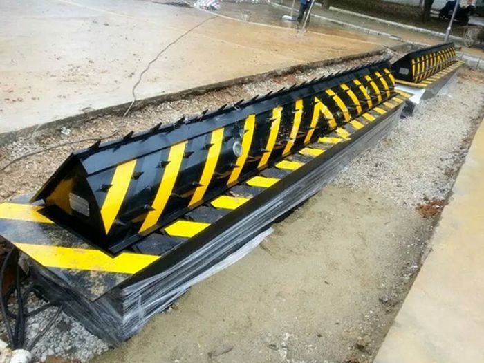 4M Remote Hydraulic Road Blocker& Security Roadblock Barrier